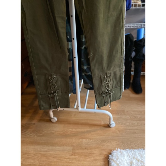 The updated cargo pant from FashionNova - Picture 3 of 3